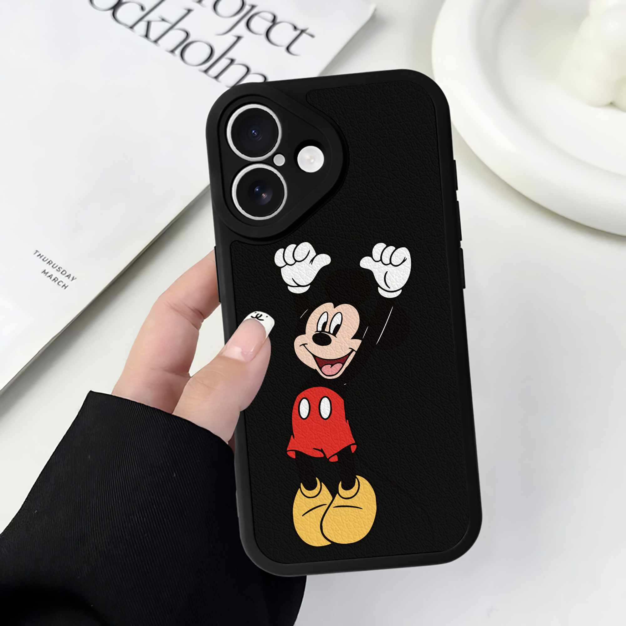（画像用） ミッキーマウス Mickey Mouse 【iPhone 16シリーズ対応】シリコンスマホケース（レザー調） 材質：シリコン